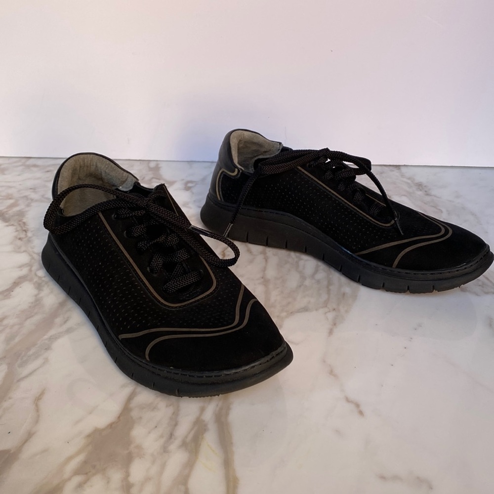 Vionic Women's Black Sneakers